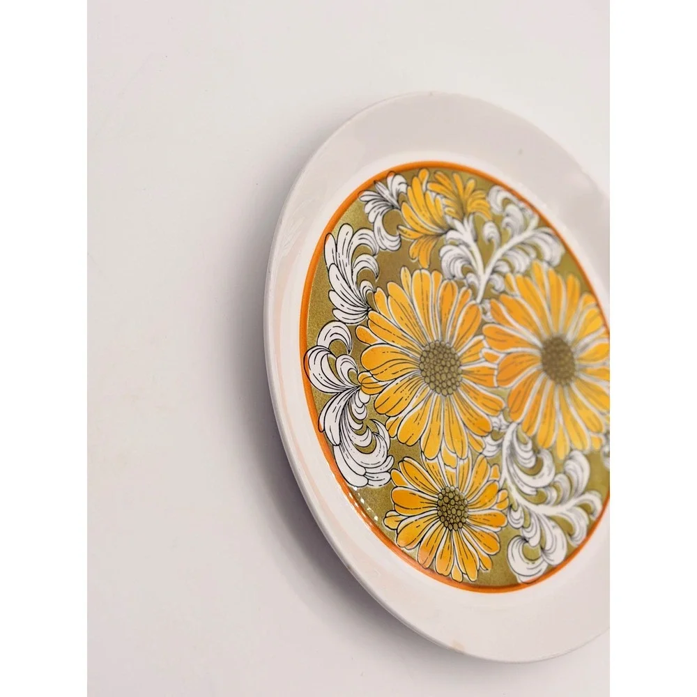 Mikasa Vintage 1970s Retro Floral Dinner Plate Yellow Orange Daisy MCM 10.5 Inch